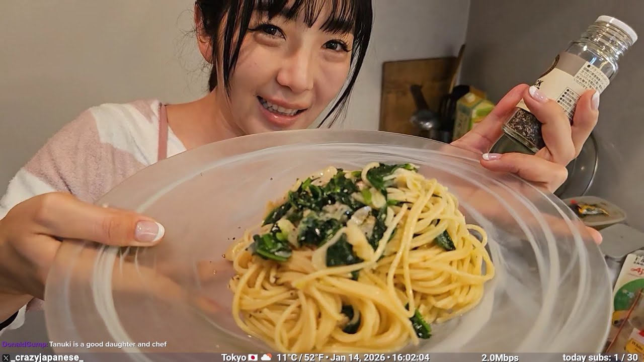 Tanuki cooks Spaghetti Aglio e olio for the first time