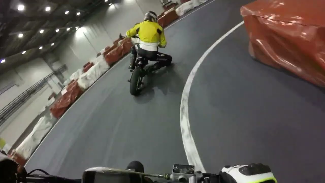 Poprv&eacute; v Pitland Praha / ePit / Elektro motorka / Crash / Knee Dragging