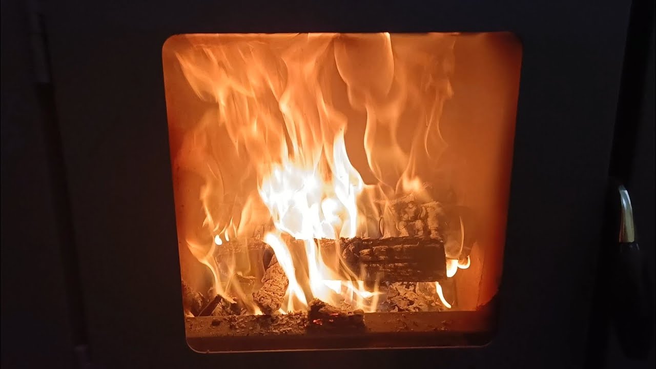 Cum se aprinde corect focul. DE SUS ÎN JOS. Cum scoți toată puterea calorică de la orice sobă.