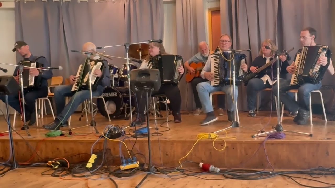 Kvartpolka - Lars Lundberg med flera - Lenhovda 2025 i Maj Dragspelsstämma