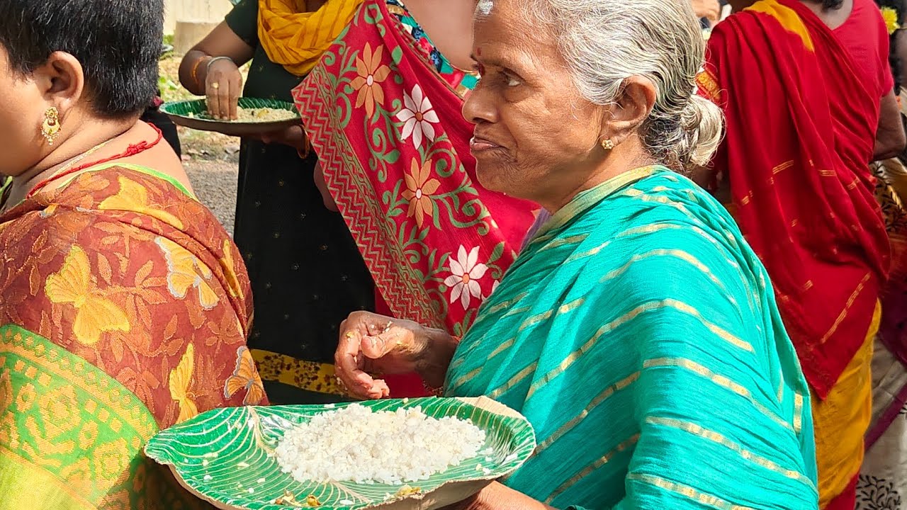 అన్నార్తుల ఆకలి తీరుస్తూ