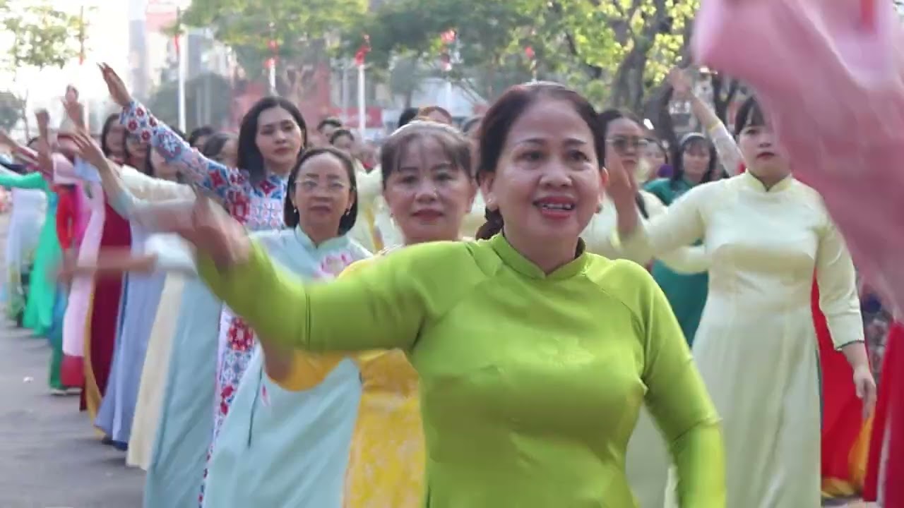 CHƯƠNG TRÌNH ĐỒNG DIỄN DÂN VŨ ÁO DÀI VIỆT NAM VỚI CHỦ ĐỀ 