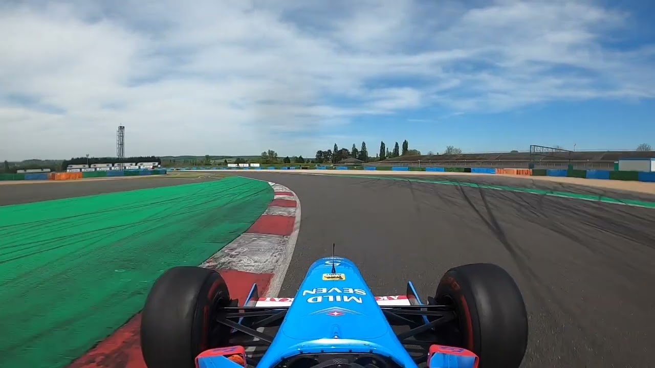 Essai F1 V8 à Magny Cours 