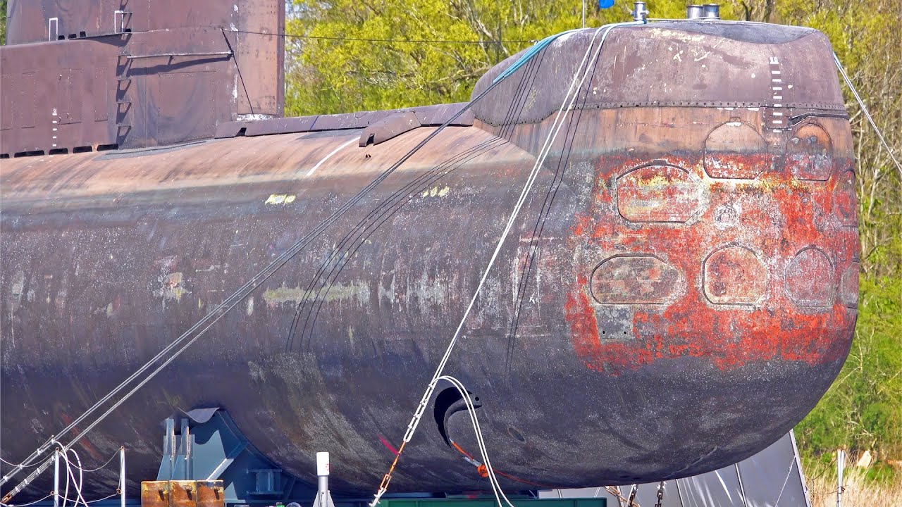SHIPSPOTTING KIEL CANAL GERMANY APRIL 2023 with OLD SUBMARINE U17 ON THE WAY TO MUSEUM