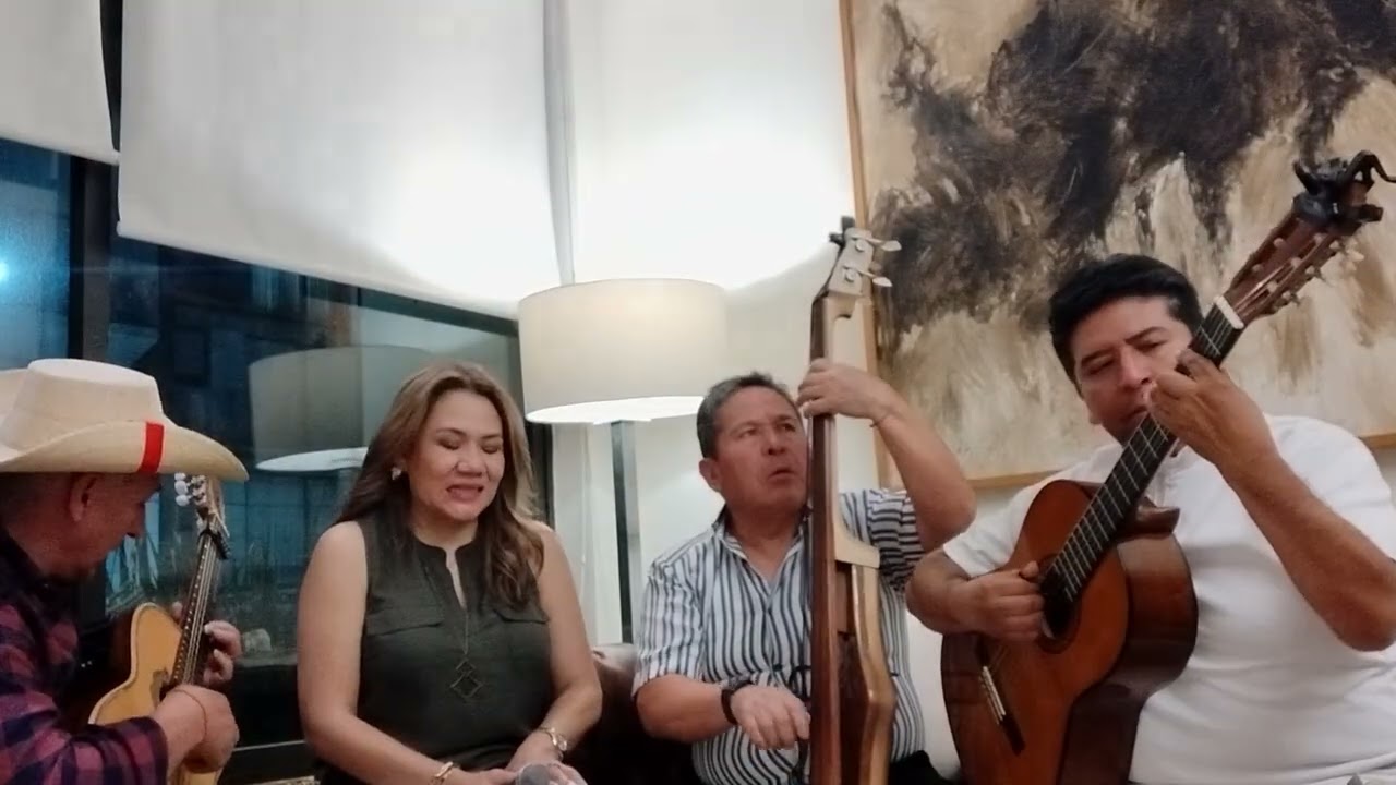 Nayla :  Adriana Rodríguez Y  El Trío La Oveja Negra 