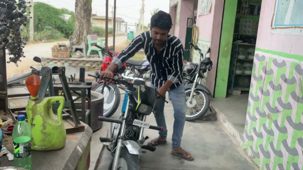 Today my bike shop opened new car bike woshing mashin mini splendor bike full woshing and road ran
