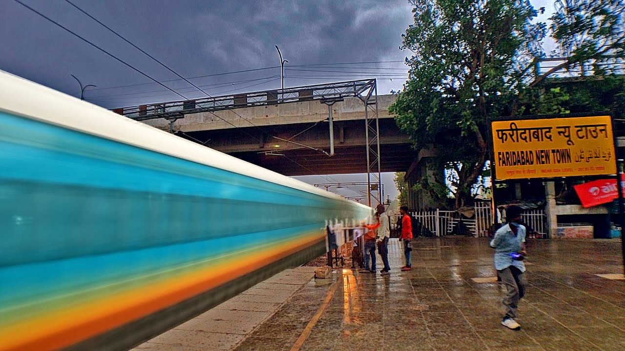 WAP-7 High Speed HUMSAFAR Express Thrashes Faridabad Amidst Windy Overcast Weather at 130 KMPH
