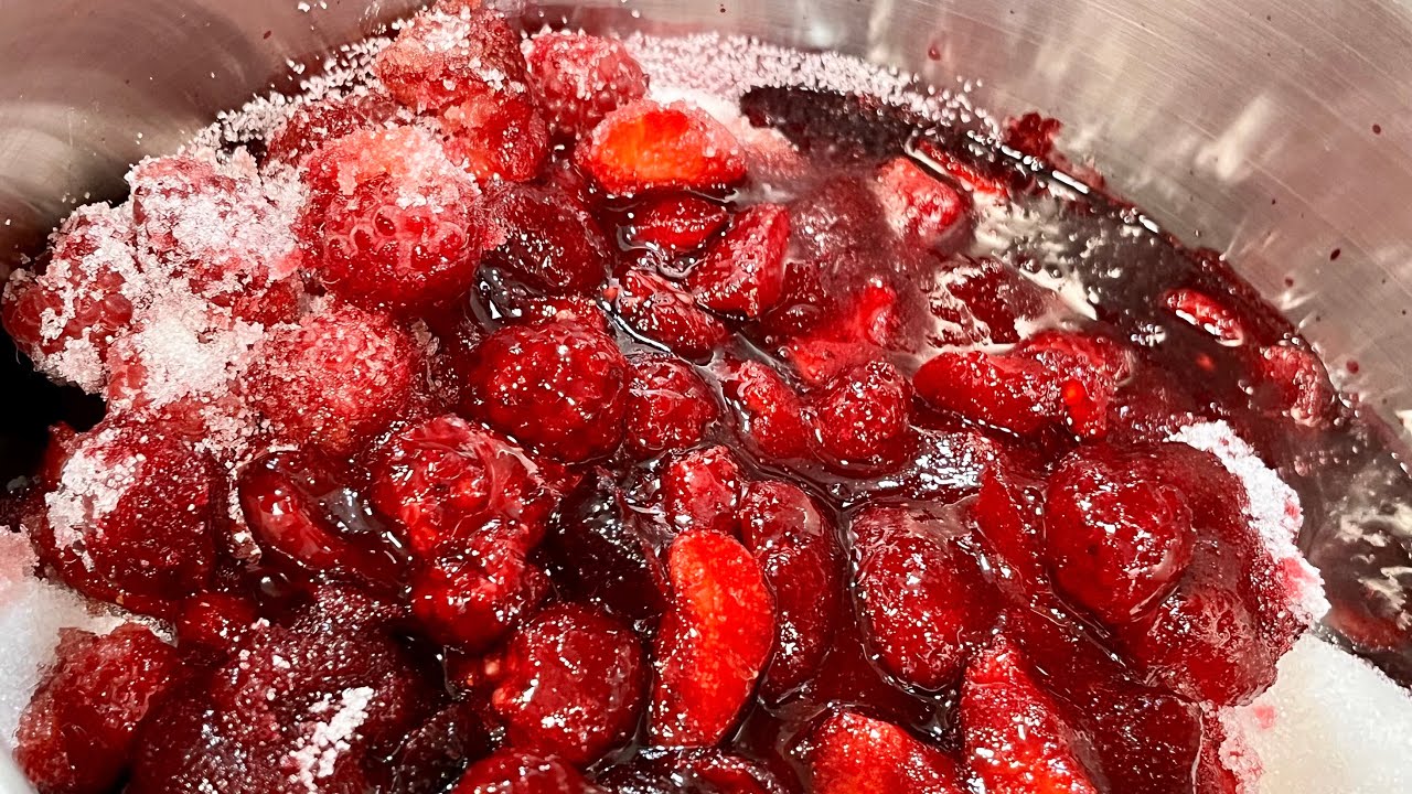 5 Frucht Marmelade F&uuml;nf Frucht Konfit&uuml;re Waldbeermarmelade selber machen einkochen