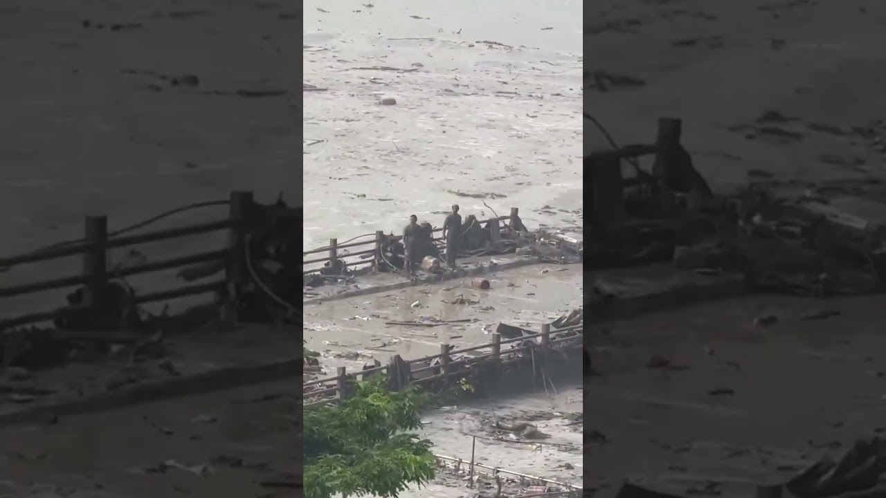 🌊 People STUCK on a Damaged Bridge During Nepal Flood 🇳🇵🌊
