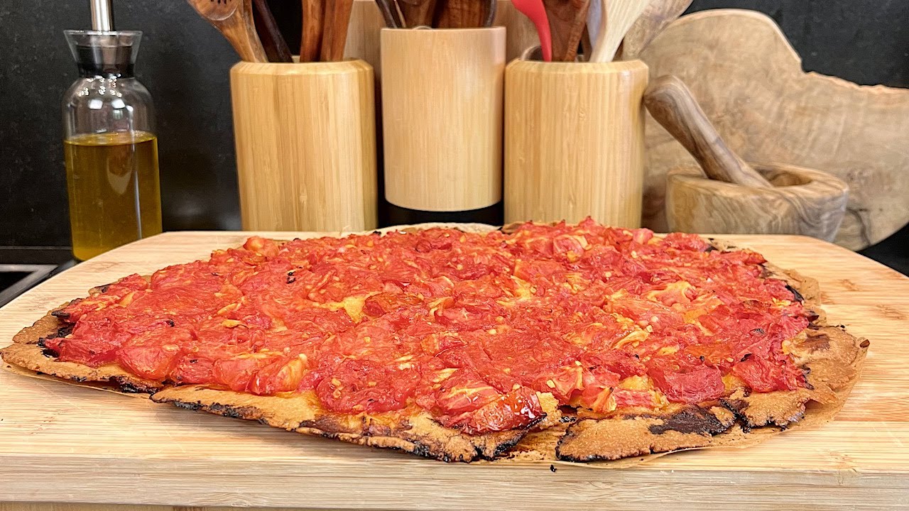 Tarte rustique  à la farine de pois chiche et tomate fraîche