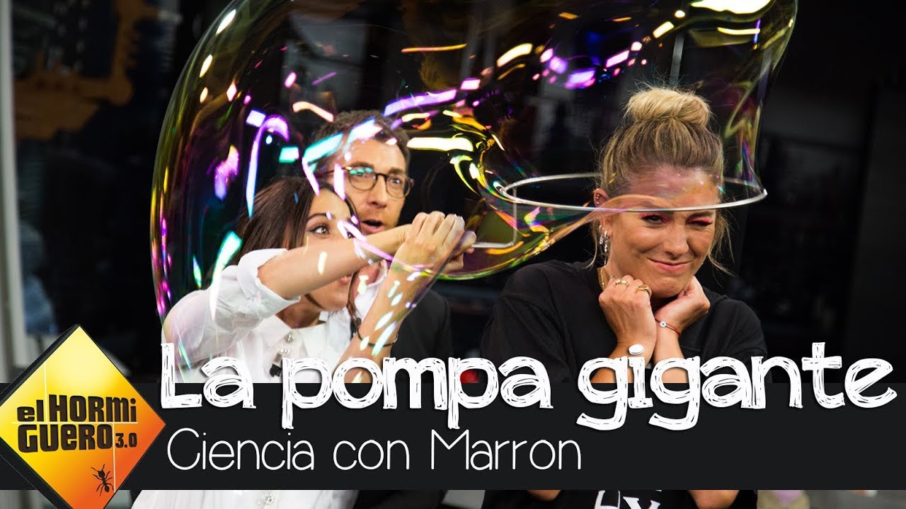 Macarena García mete a Blanca Suárez en una pompa de jabón - El Hormiguero 3.0