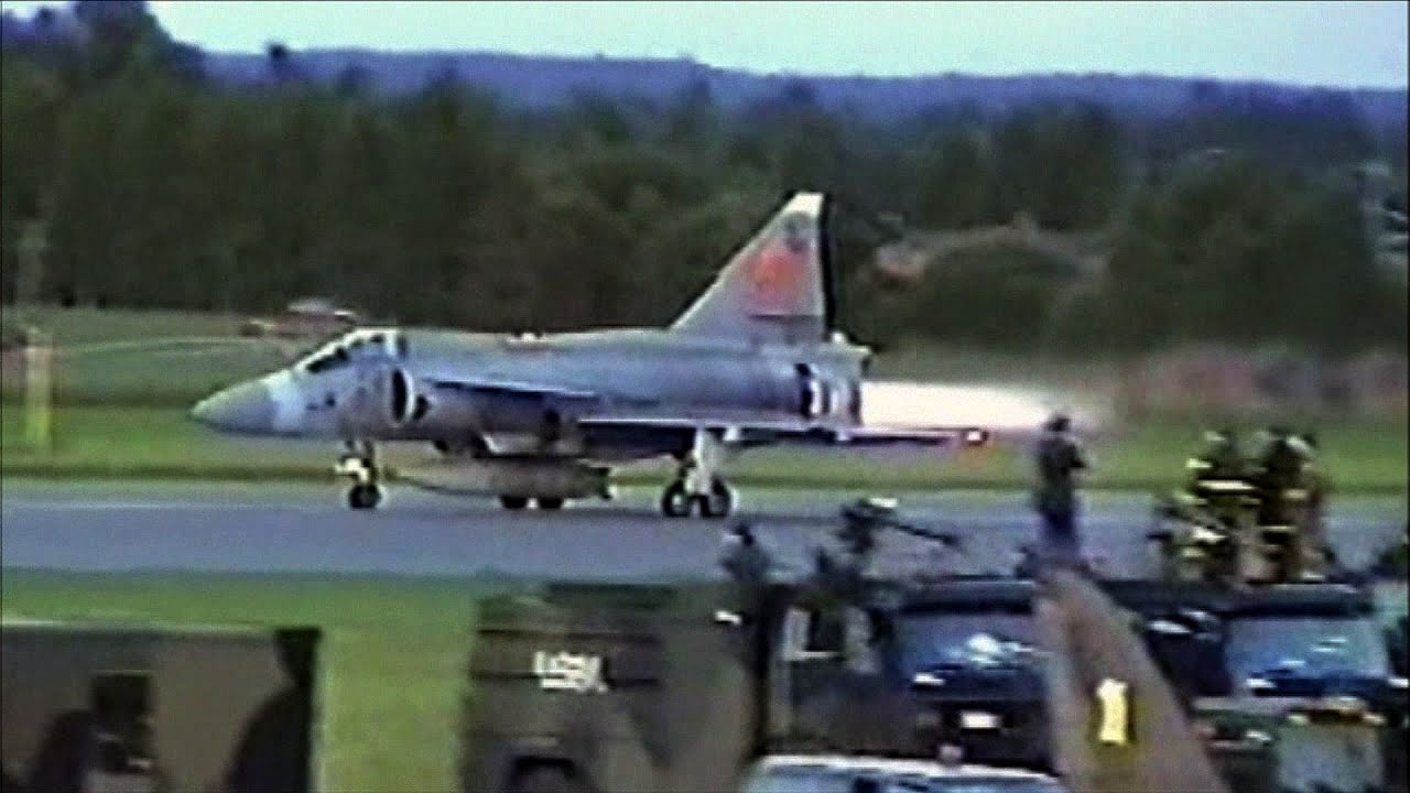 Kauhava (KAU), y 1999, Saab Viggen.