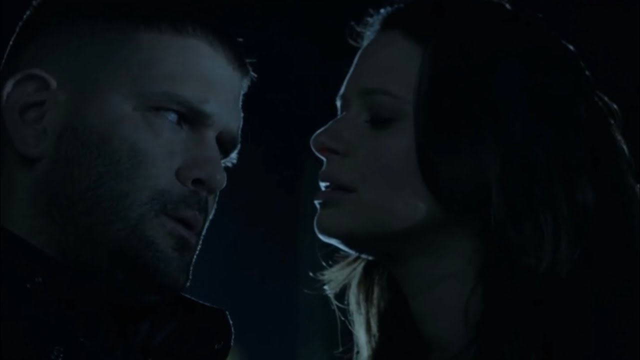 Huck & Quinn kisses - Scandal