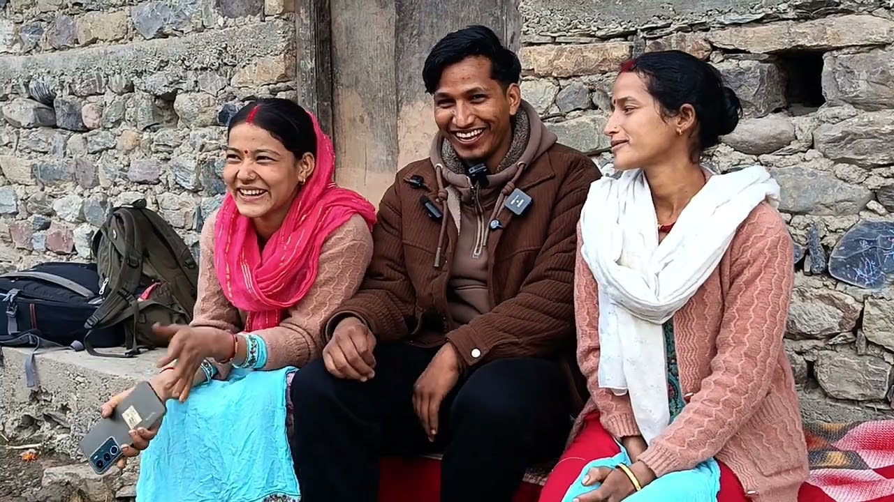 एउटा श्रीमानले २ वटा श्रीमती बिहे गर्दा पनि यति खुसी हुने मान्छे पहिलो जति देख्दैछु। 😂