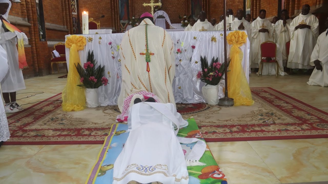 TSHILOMBA : ORDINATION DE L'ABBÉ PIERRE TSHIBANDA PAR L'ÉVÊQ SÉBASTIEN KENDA NTUMBA 3è Anniv diocèse