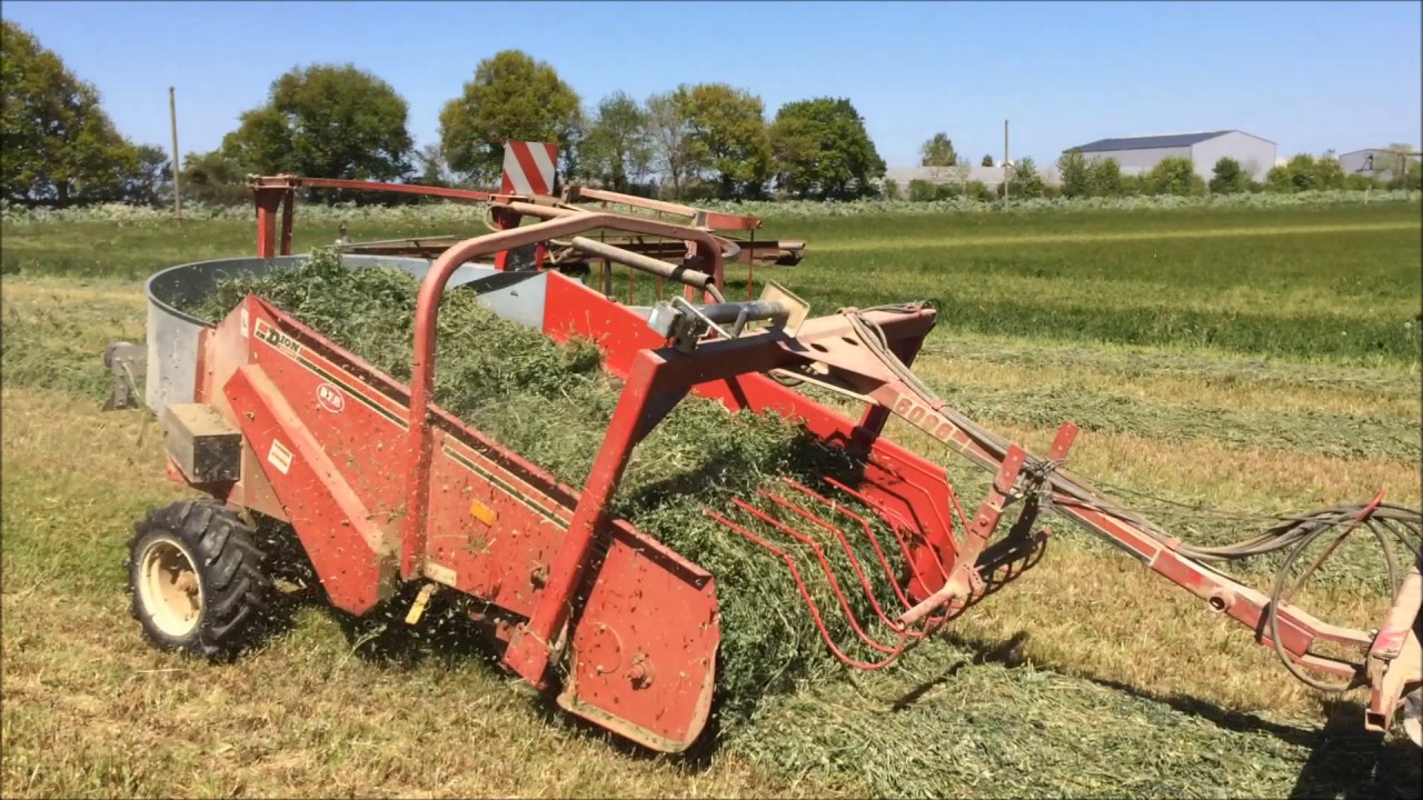 Retourneur d'andains DION et VALTRA N104