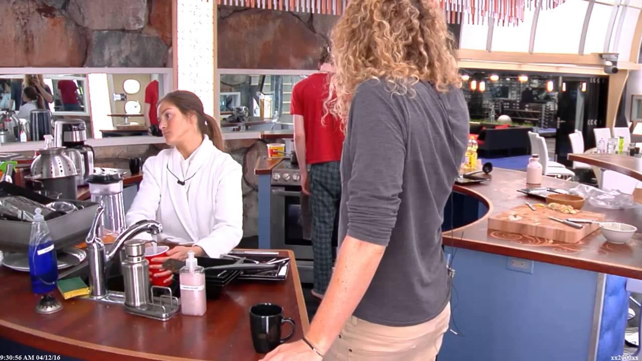 Big Brother Canada 4 - Nikki is furious. Raul & Kelsey woke her up while bitching about her.