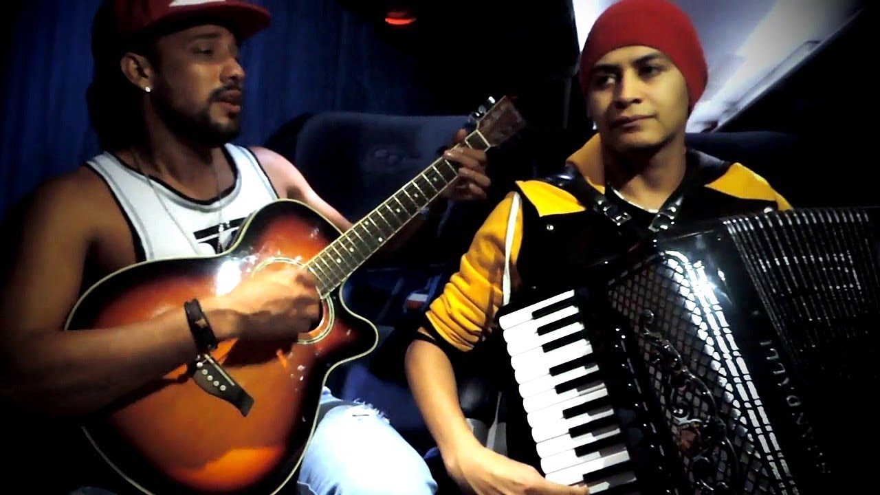 FORRÓ BOYS... NOS BASTIDORES DENTRO DO NOSSO ÔNIBUS.