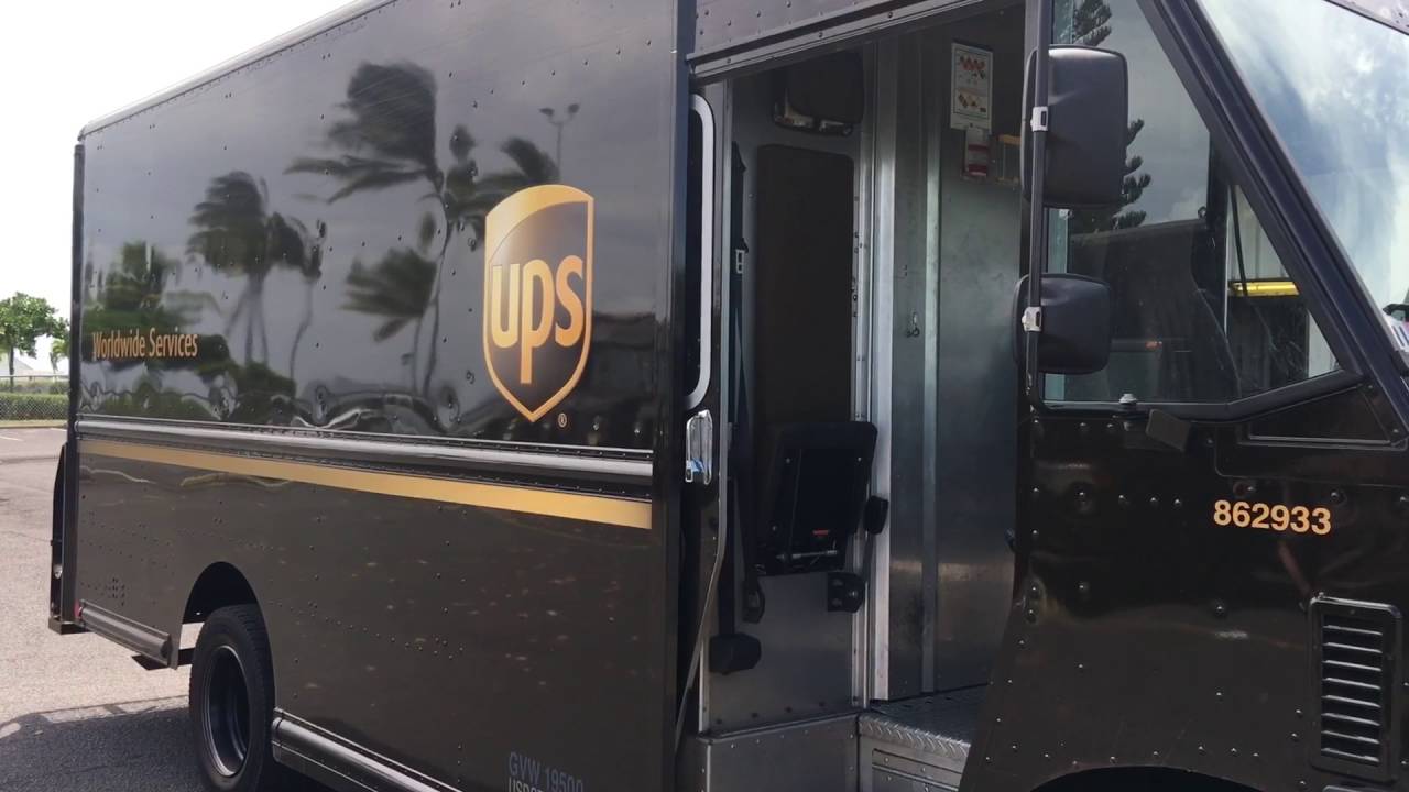 UPS HAWAII SAFETY TEAM - Driving to Delivery point