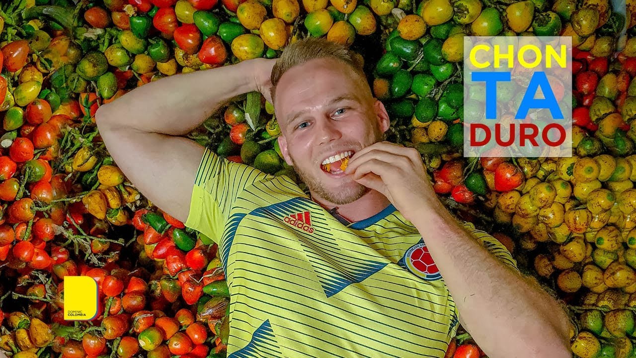 Probando CHONTADUROS, la comida típica de CALI - Colombia