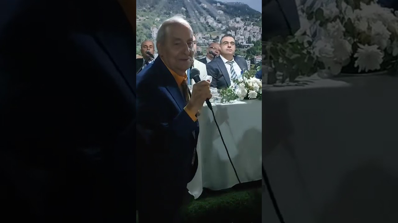 طليع حمدان يغني السويداء ويترحم على الشهداء. زْرَعنا شواربنا بالسويدا، تا تجيب كل شعره بطل مِنّا