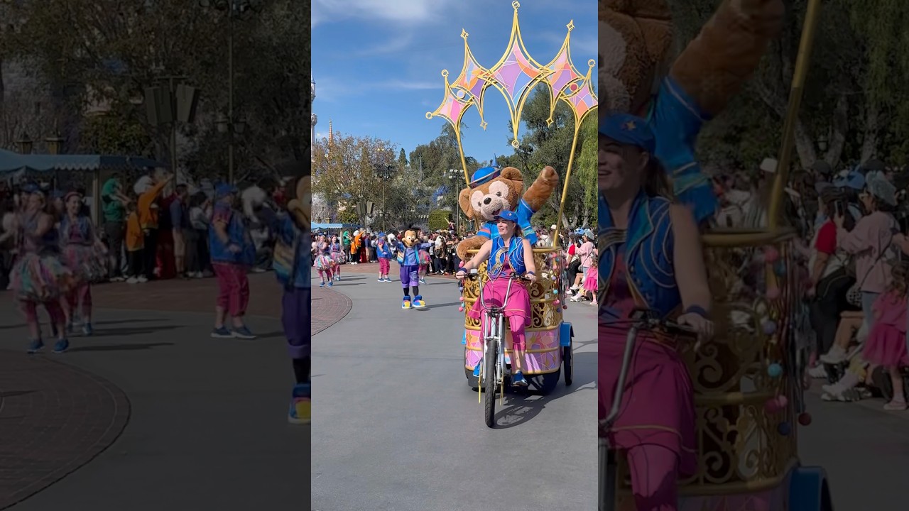 Duffy, Shellie May, and Max at Disneyland! #disneyparade #disneyland #disneyparks #gooftroop