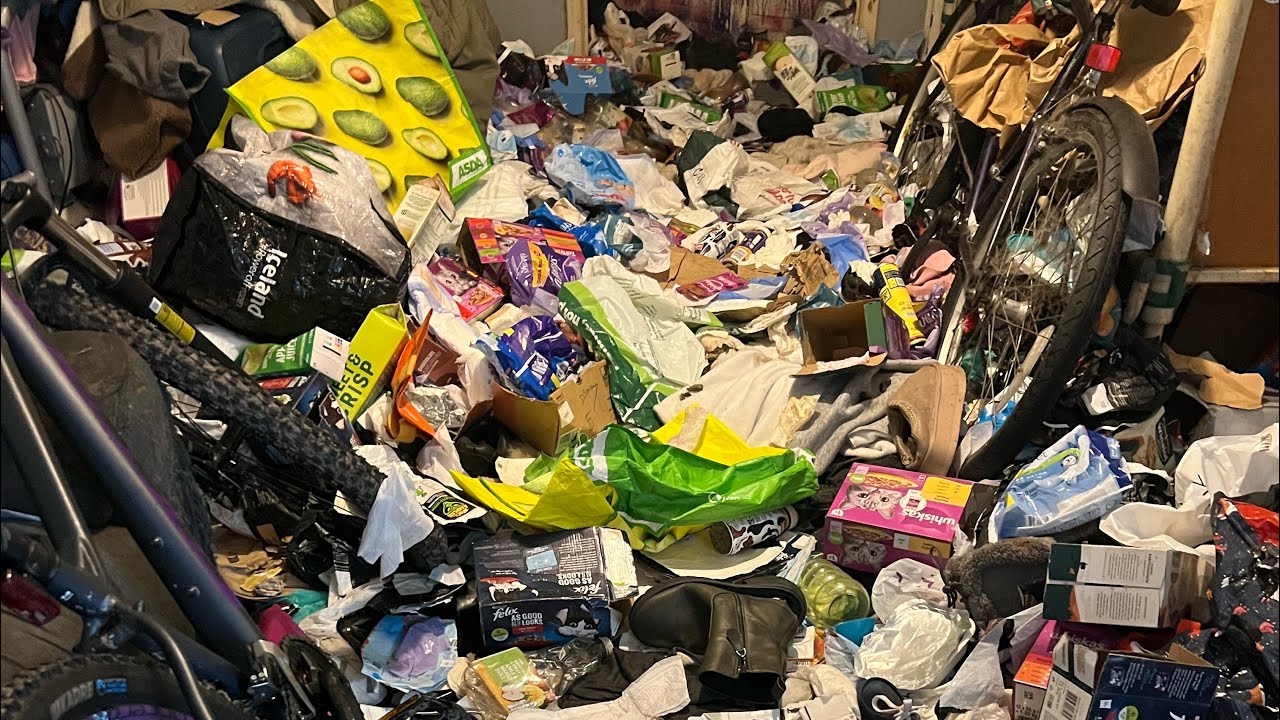 Mental health cleans🧚&zwj;♂️ #mentalhealth #biohazard #biohazardcleanup #hoarder #hoard #cleaning #clean