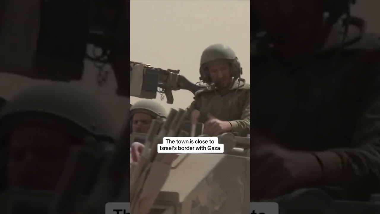 Israeli tanks move to Gaza border