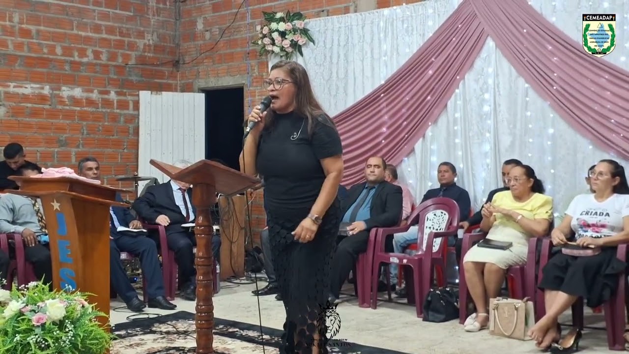 Encontro de mulheres com Miriam Guedes pregando 