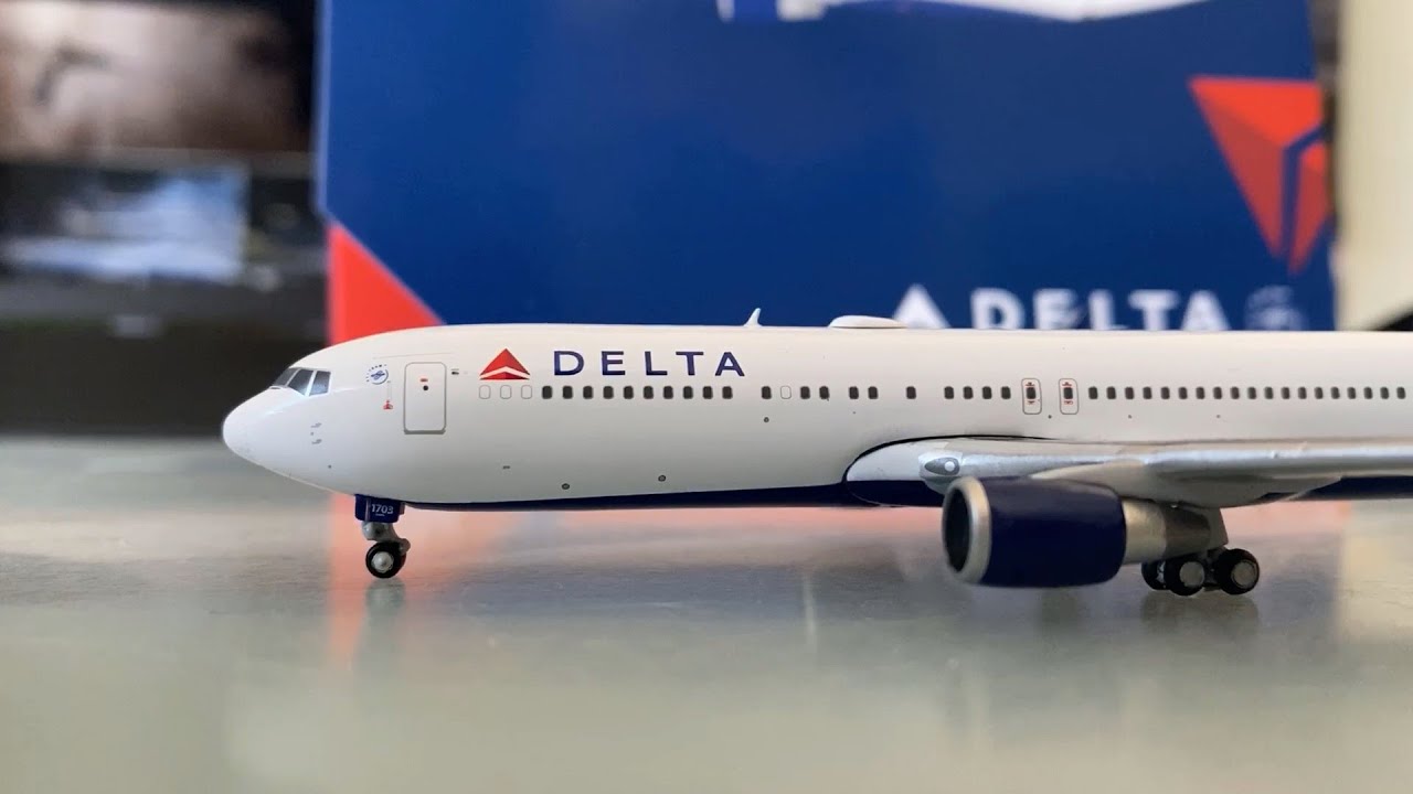 GeminiJets Detla B767-300ER 1/400 Unboxing & Review!
