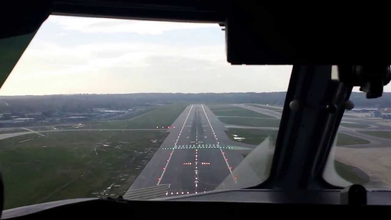 Landing Gatwick Airport EGKK 26L Cockpit view