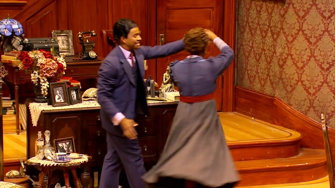 ARSENIC AND OLD LACE at Court Theatre - montage