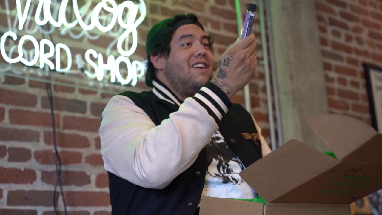 Rome of Sublime with Rome unboxes a ShowGrow Cannabis Stash Box at a private acoustic show