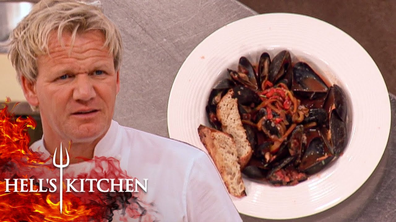 Chef Ramsay&rsquo;s NOT Impressed With The Chef&rsquo;s Dinner Service Menus | Hell&rsquo;s Kitchen
