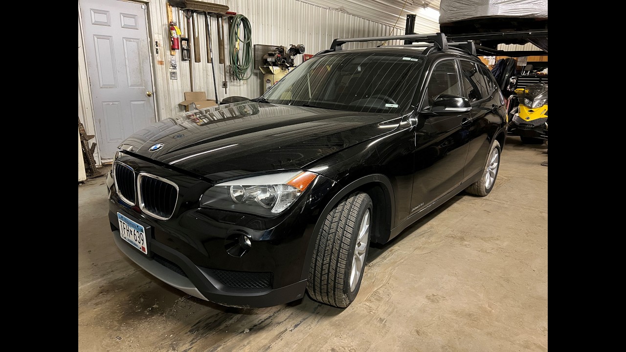 6C8989 - 2014 BMW X1 2.0L AWD **Parts Only**