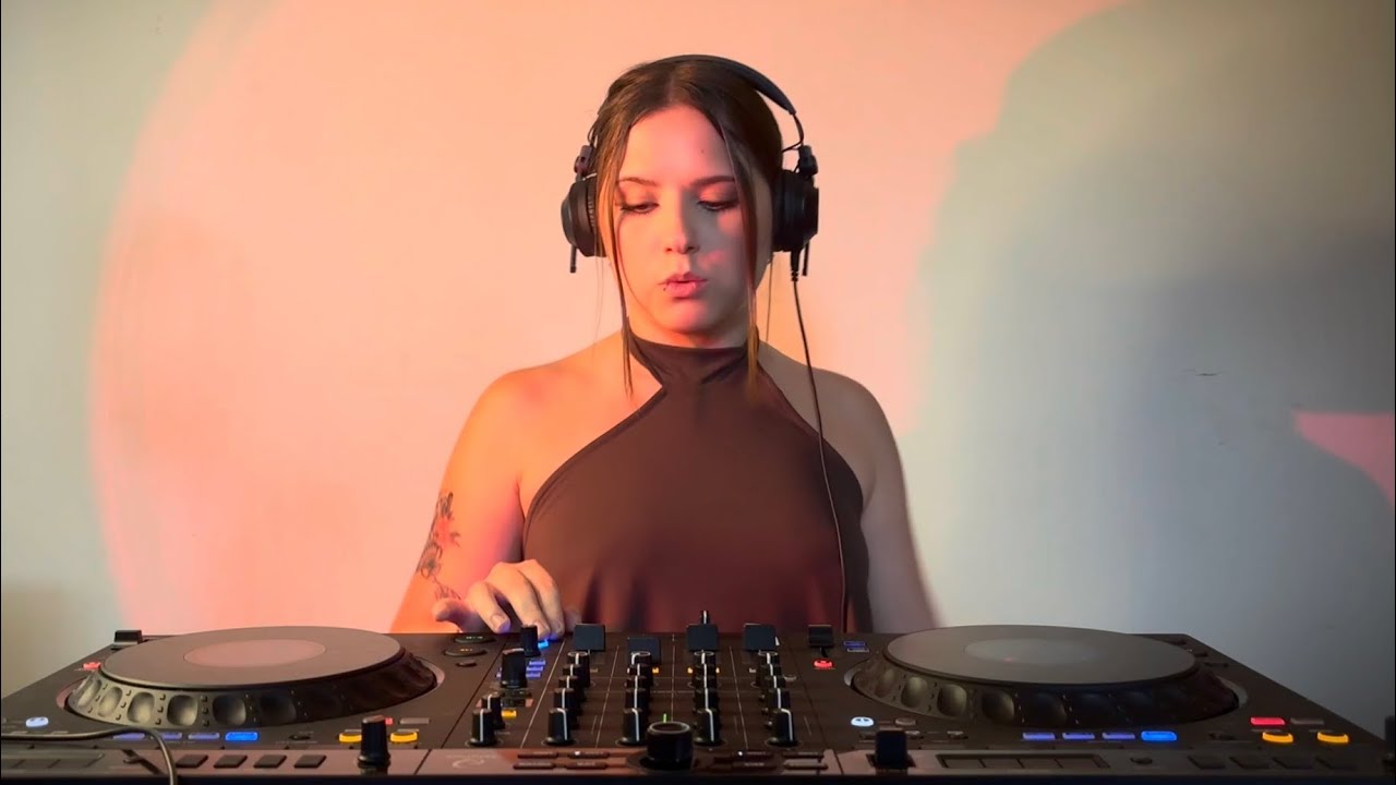 VANESA - Acid & Peak Time Techno [DJ SET #10]
