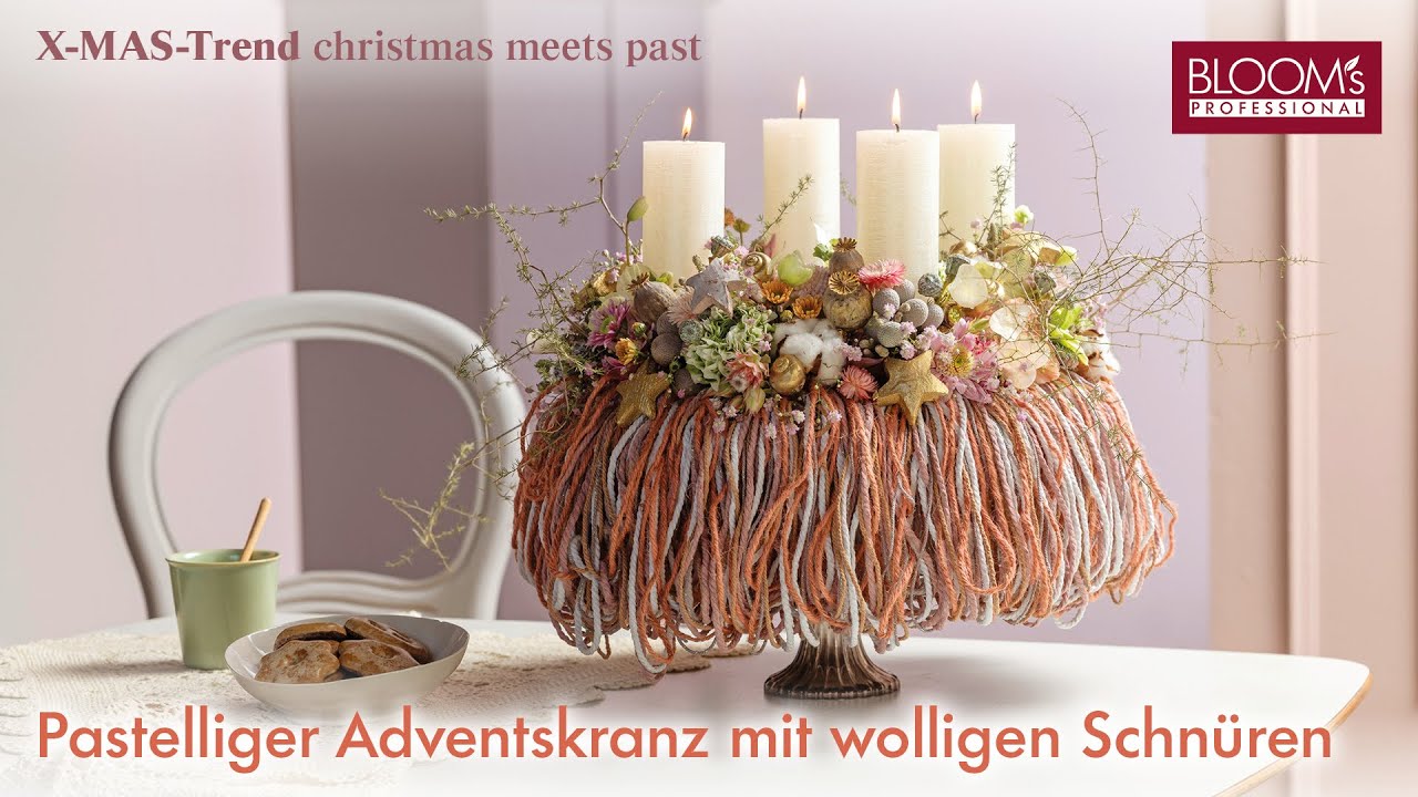 Pastelliger Adventskranz mit Woll-Schnüren - Weihnachtstrend 2023 