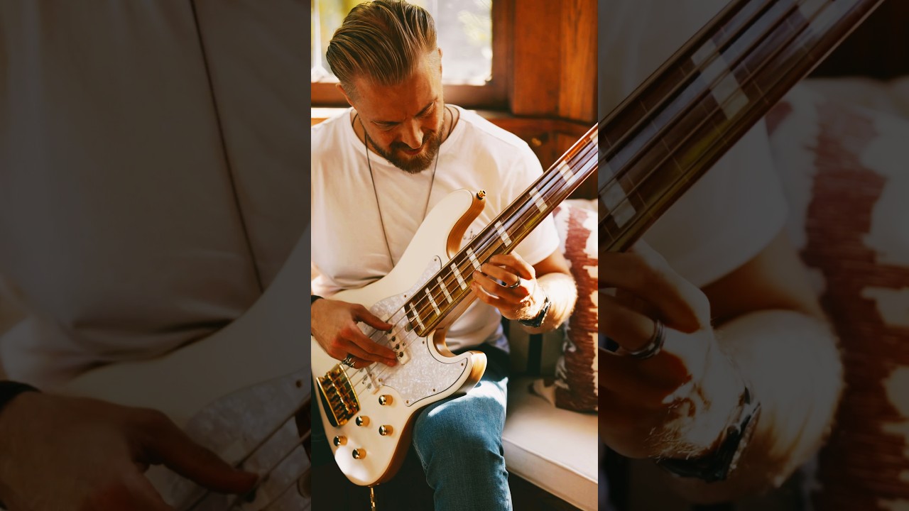 HADRIEN FERAUD FUNKY FRETLESS PLAYING feat RON BRUNER JR & EDDIE BROWN #bassplayer #solo  #groove