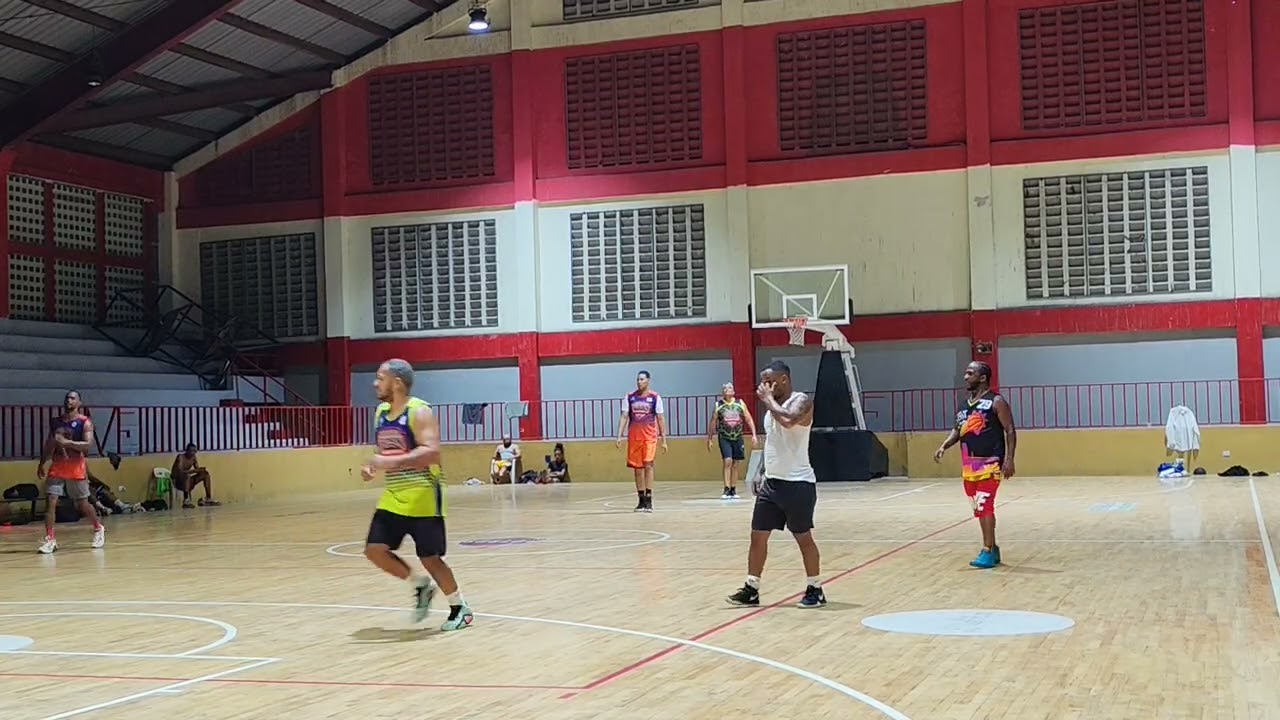 Liga de basket fusion 🇩🇴 en el club de villa francisca. 