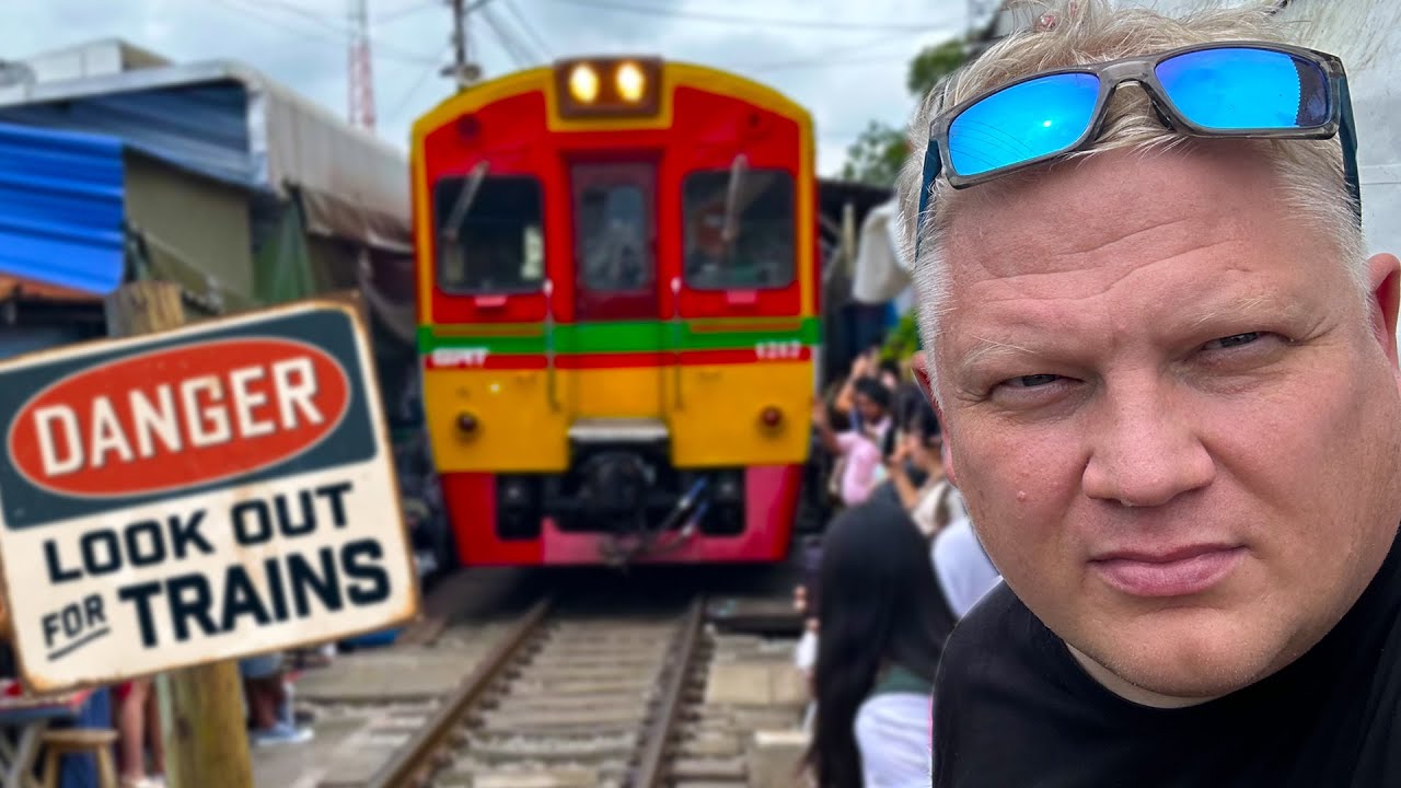 Bangkokin vaarallisin market - Maeklong Railway Market  | Vlog³