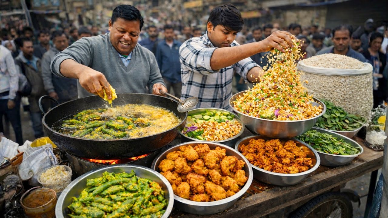 Indian Street Food Jhalmuri & Pakora Cart | Massive Frying & Puffed Rice Mixing