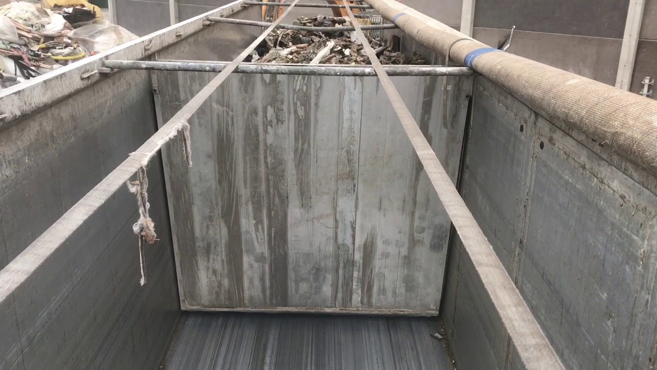 waste unloading by Defton walking floor trailer