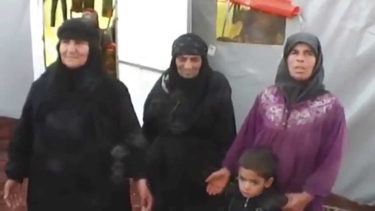 اتحداك ألا تدمع عيناك حيث يعيش النازحون في مخيمات أطْمَة المعاناة تلو المعاناة مع قدوم الشتاء