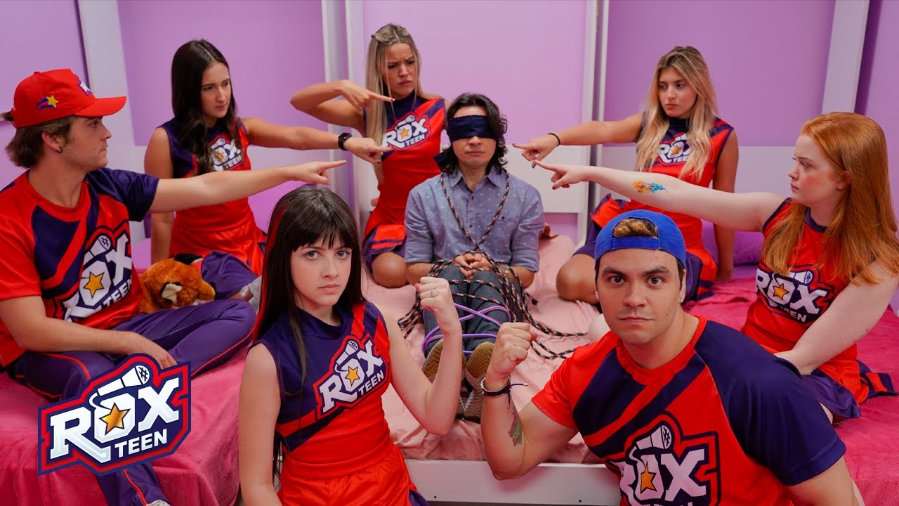 TRANCARAM A GENTE NO ESTÚDIO DA ROXTEEN ! QUEM É O ÚLTIMO A SAIR ?