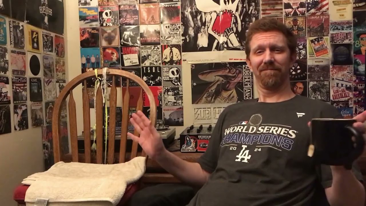 Shnootz - Reaction Video (Earth, Wind & Fire - Keep Your Head to the Sky)