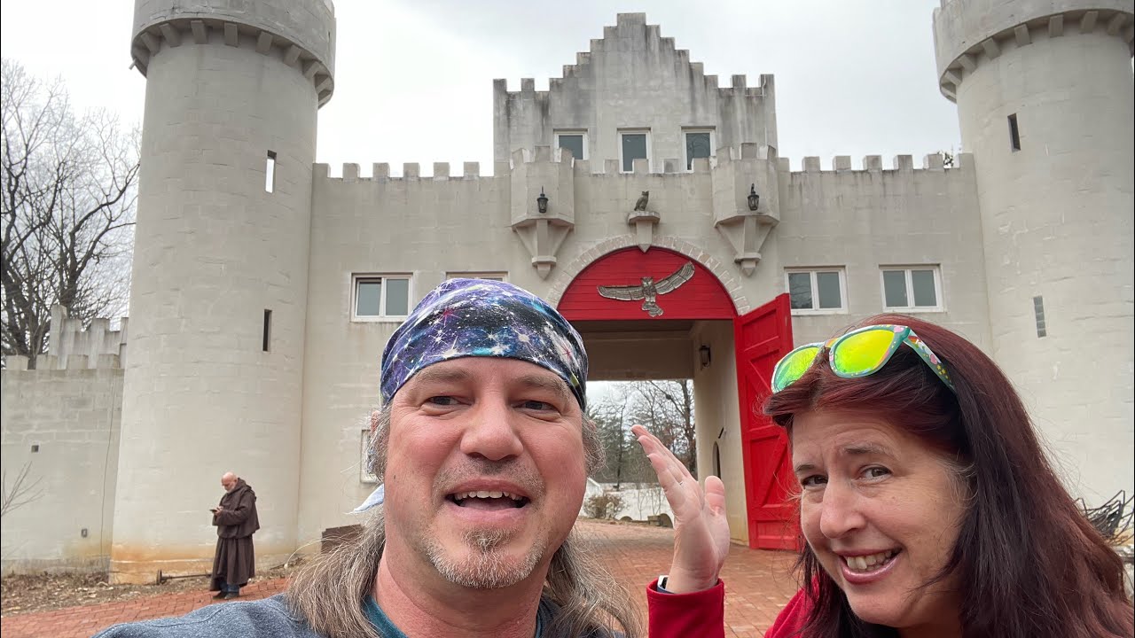 УХУБЕРГУРГ, ЗАМОК ОРЛА-СОВЫ, ХЕЛЕН, ДЖОРДЖИЯ. ЗАГЛЯНИТЕ ВНУТРЬ.