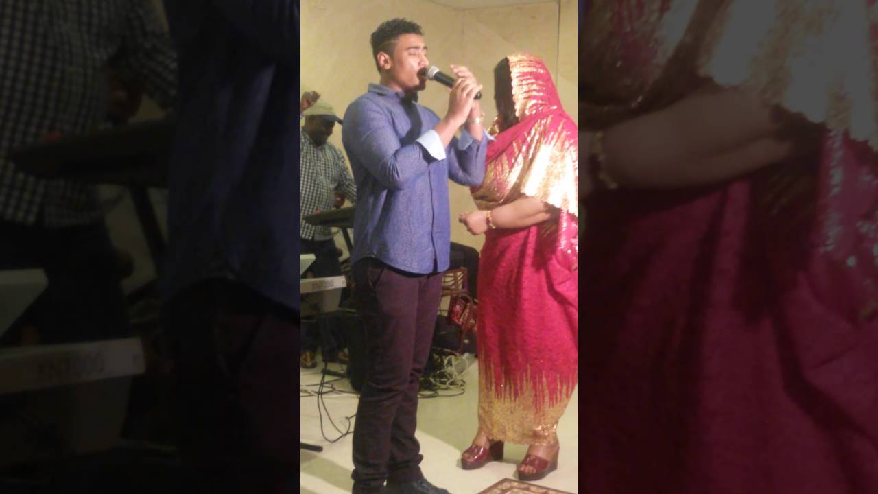 الزهور الوردي