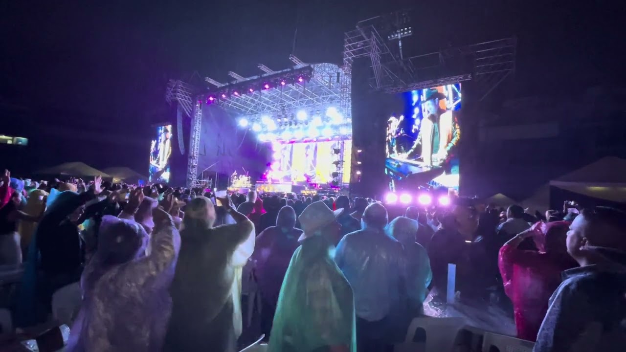 Bronco en vivo estadio Cuscatlán El Salvador,  parte 1