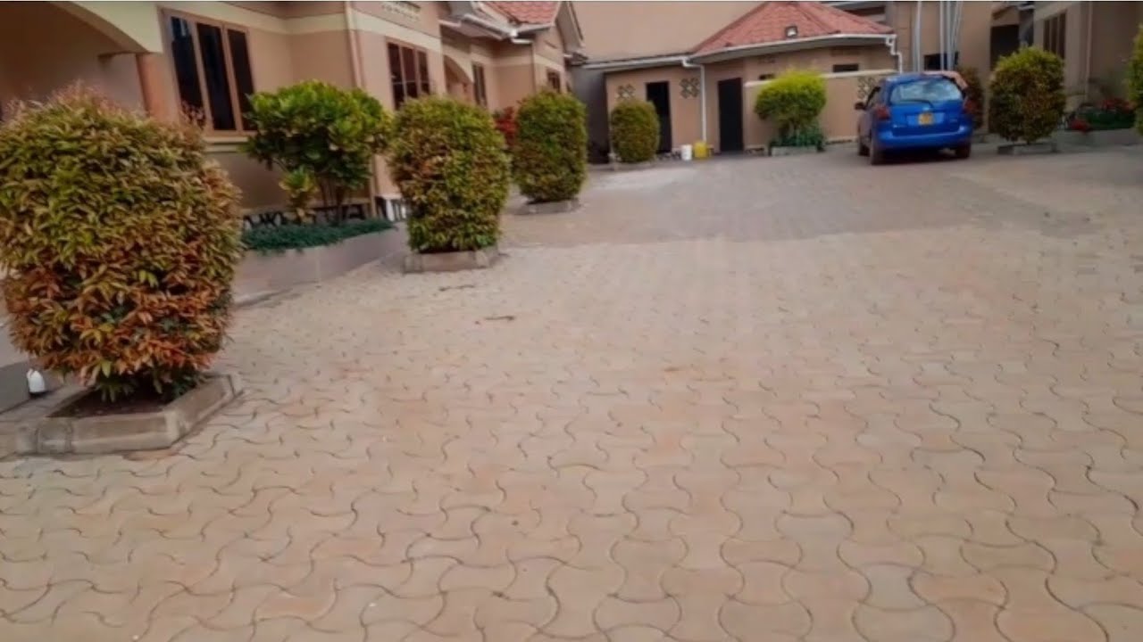 $136 BEAUTIFUL HOUSE FOR RENT ALONG ENTEBBE-KAWUKU ROAD AT 500K