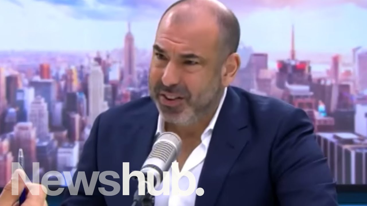 Suits star Rick Hoffman (Louis Litt) learns Kiwi lingo on The AM Show | Newshub